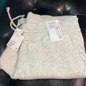 New H&M women’s sweatpants